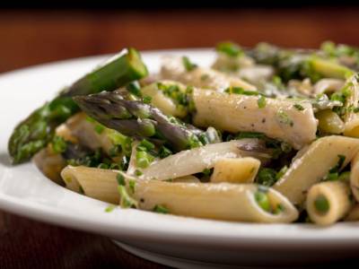 Pasta integrale con asparagi