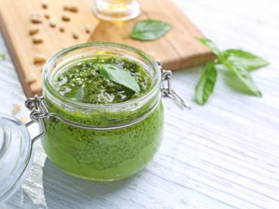 Come fare il pesto di sedano? Ecco la ricetta insolita e fantastica