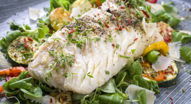Filetto di pesce con verdure, perfetto per chi ama i secondi piatti facili!