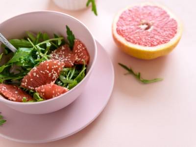 Contorno facile e veloce: insalata pompelmo rosa e rucola