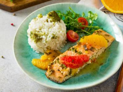 Secondo piatto di pesce facile: salmone al forno con pompelmo