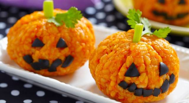Scenografiche zucche di riso per Halloween: che idea originale!