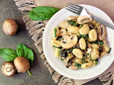 Gnocchi all’acqua con funghi e pecorino: un ottimo primo piatto!