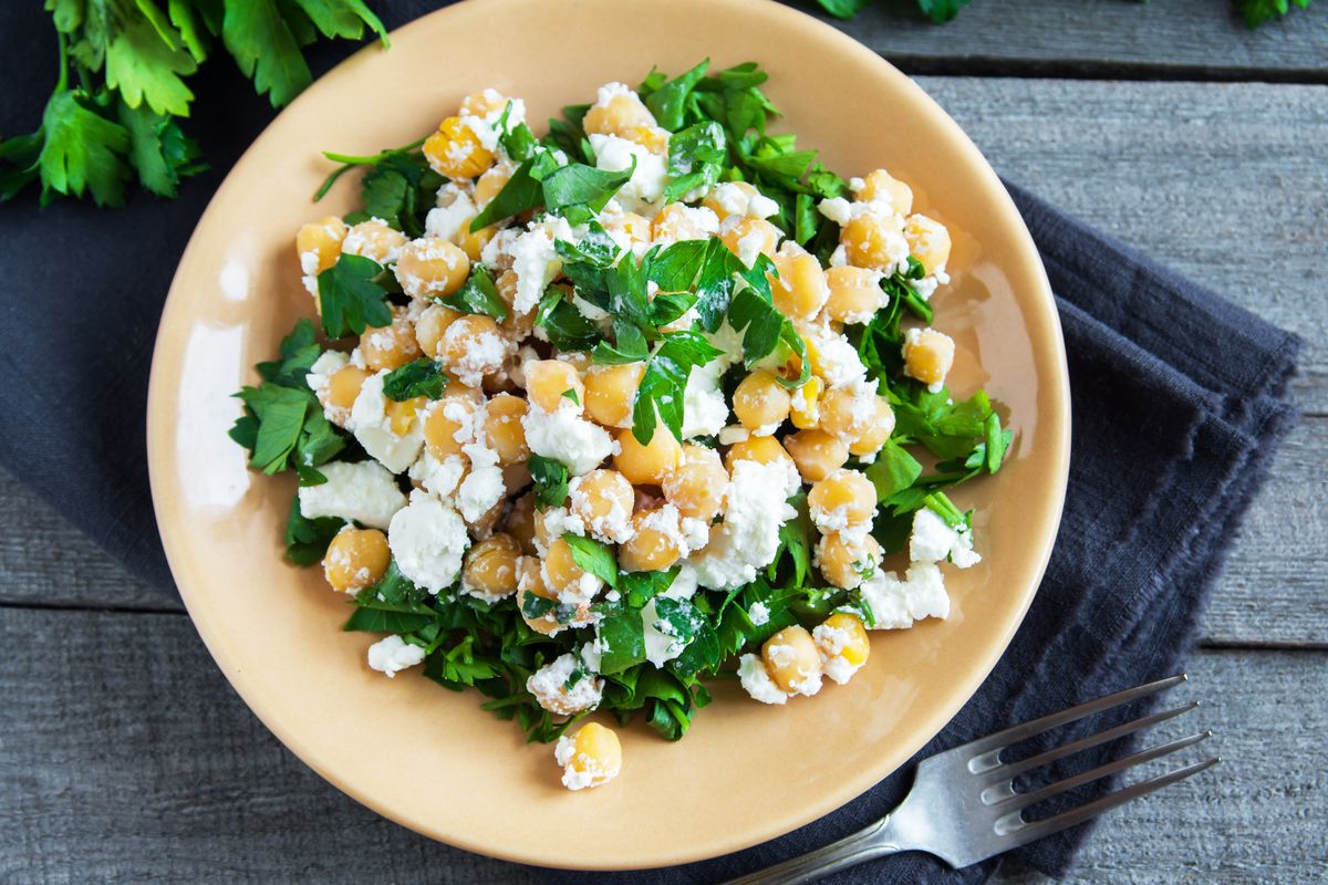 insalata con ceci e feta