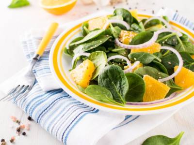 Insalata di spinaci crudi e arance: la ricetta facile e veloce!