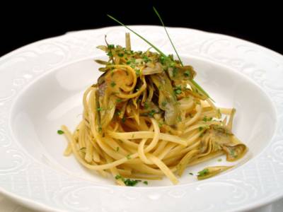 Pasta con carciofi e bottarga di muggine: la ricetta del primo piatto saporito!