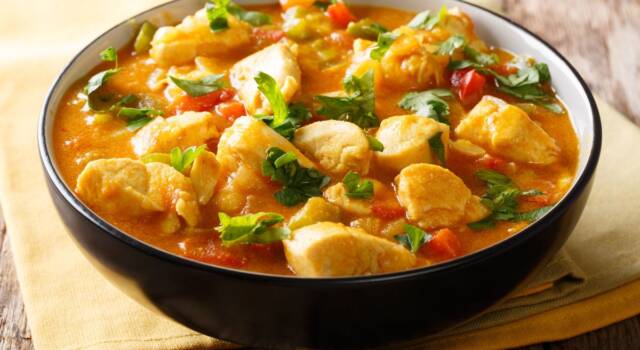 Ecco come preparare un delizioso pollo al curry con verdure