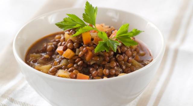 Buonissima zuppa di lenticchie con carote: un comfort food di stagione!