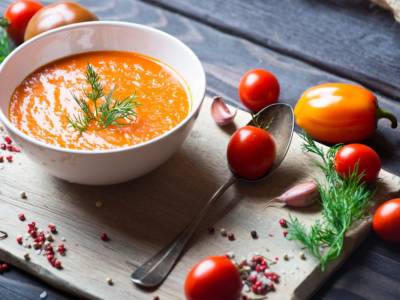 Deliziosa e colorata: ecco come fare la zuppa di pomodoro