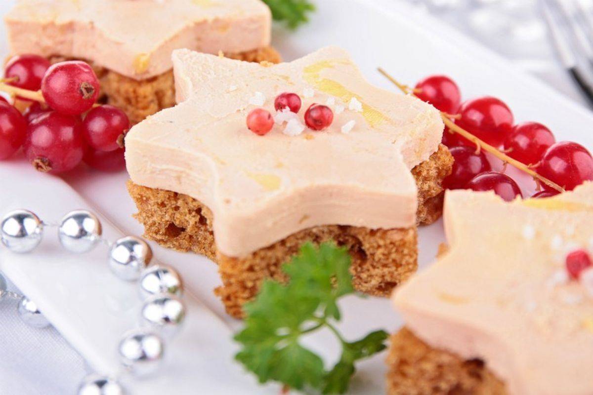 Small salmon cheesecake