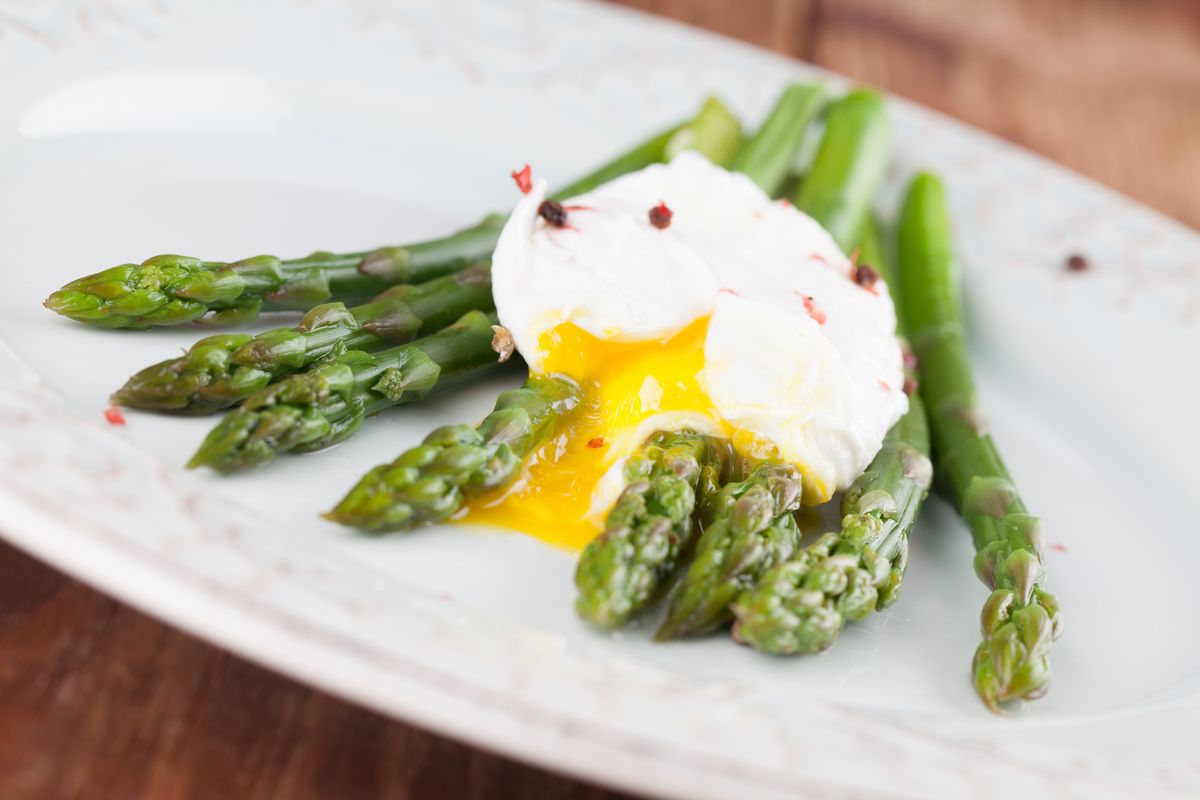 Asparagus with egg