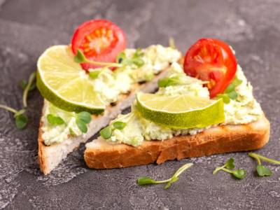 Toast con avocado e Philadelphia: un antipasto facilissimo!