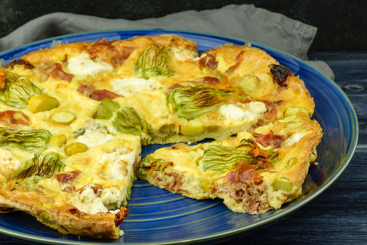 Omelette with courgette flowers