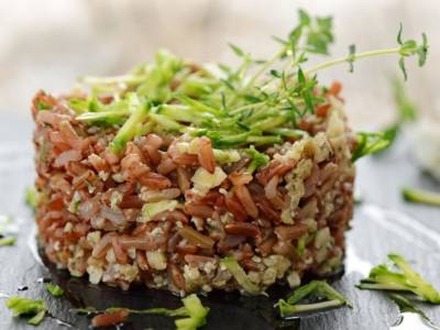 Insalata di riso rosso con zucchine alla julienne: semplice ma gustosa!