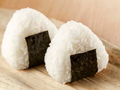 Cosa sono gli onigiri, la ricetta delle polpette di riso giapponesi