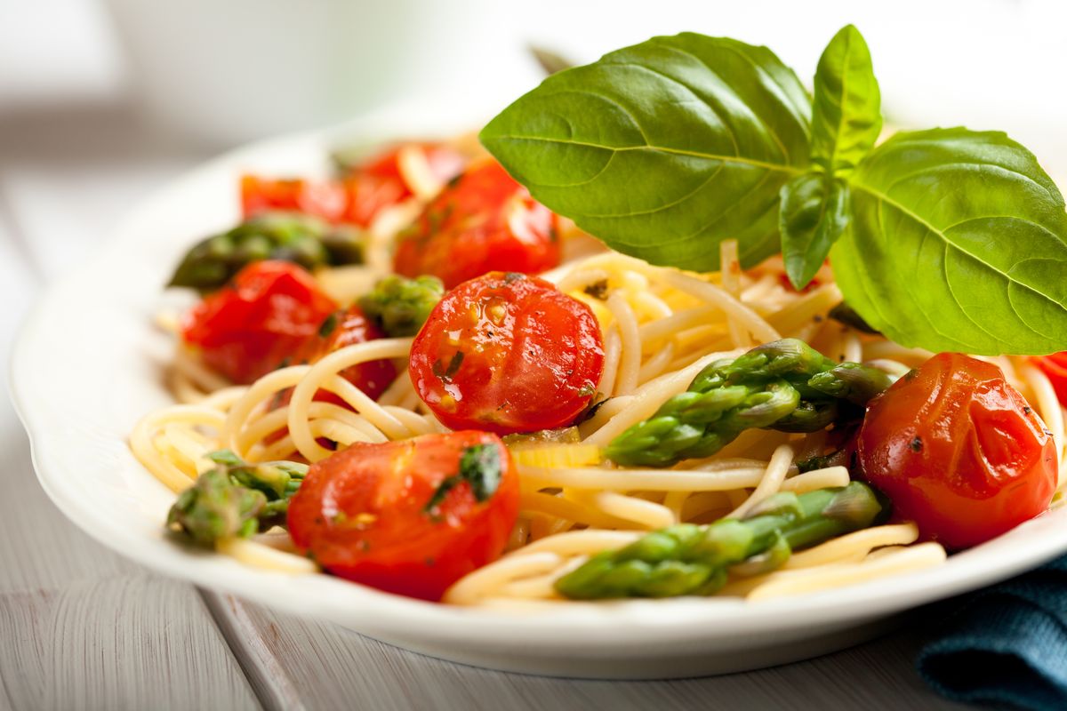 Asparagus and cherry tomato pasta