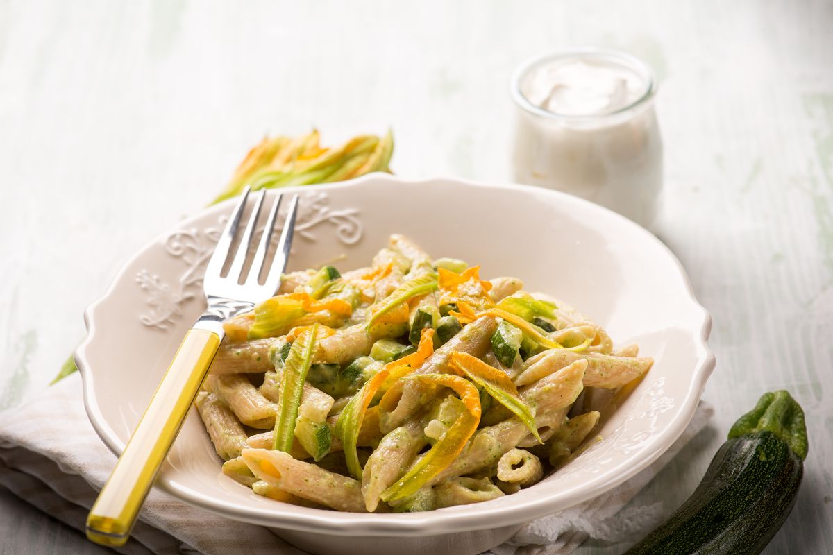 Pasta with courgette flowers