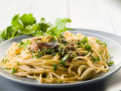 Primo piatto saporito: pasta con puntarelle e acciughe