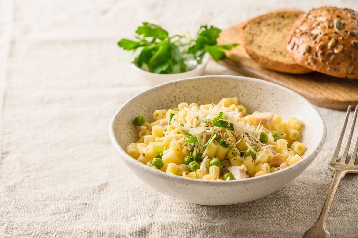 Pasta with green peas