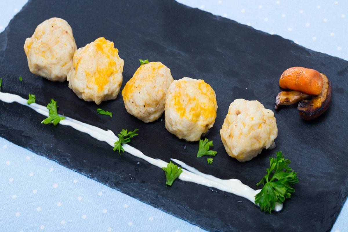 tuna meatballs and bread