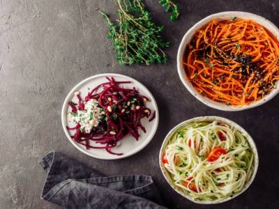 Divertenti, colorati e facili da fare: sono gli spaghetti di verdure! Ecco 5 ricette
