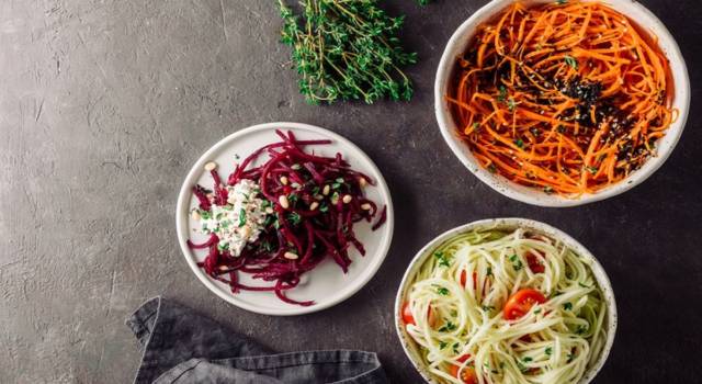 Divertenti, colorati e facili da fare: sono gli spaghetti di verdure! Ecco 5 ricette