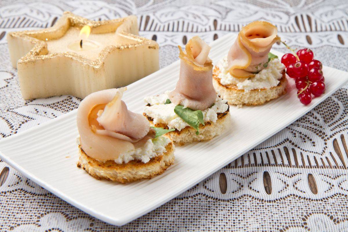 Tartine con pesce spada