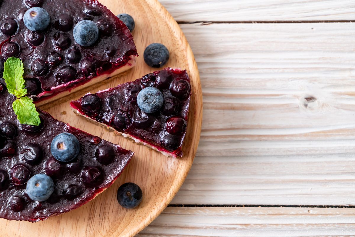 Vegan blueberry cake