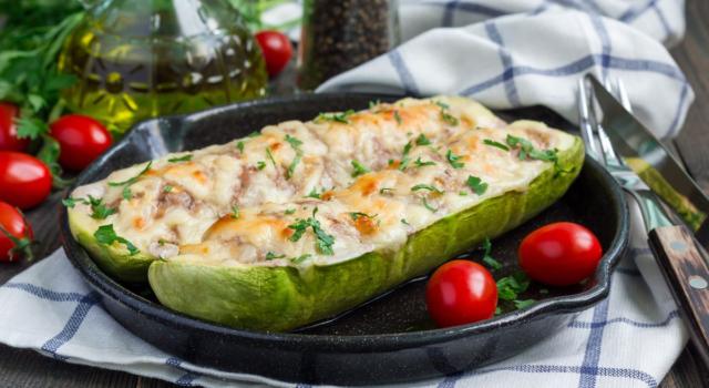 La ricetta delle zucchine ripiene di tonno al forno: saporite!