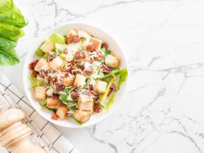 Tutti i segreti dell’insalata di pollo: ecco come prepararla a regola d’arte!