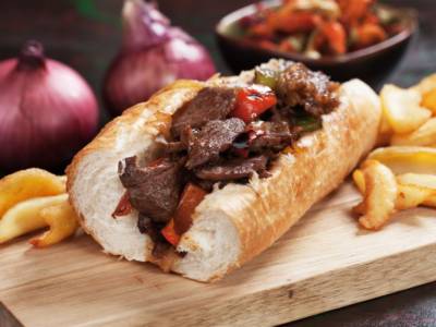 Questo panino si chiama cheesesteak ed è davvero una bomba: provatelo!