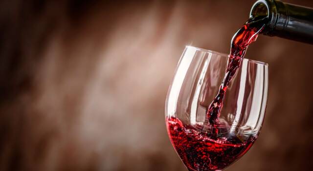 Quante calorie contiene un bicchiere di vino?
