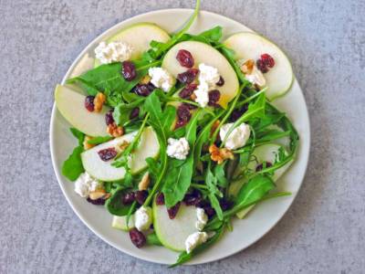 Insalata di rucola, mele e noci: sempre buona!