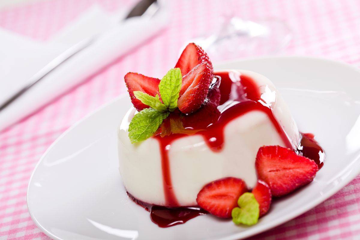 Strawberry panna cotta