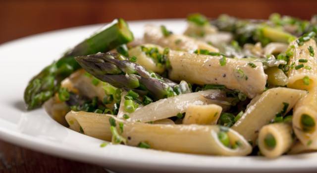 Come fare la pasta con asparagi: la ricetta cremosa che ...