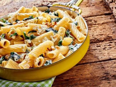 Pasta con borragine, ricotta e pinoli: sfiziosa!