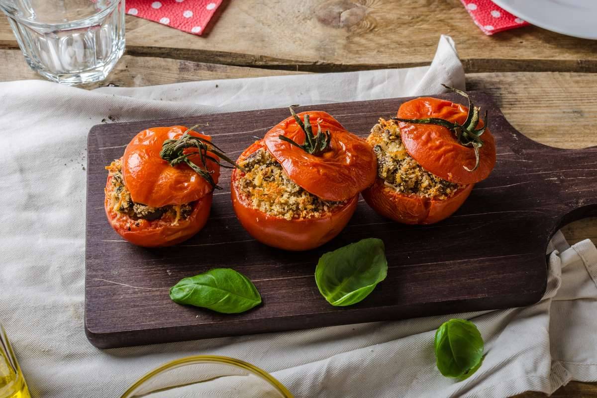 tomatoes stuffed with quinoa