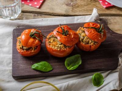 Golosi pomodori ripieni di quinoa e spinaci