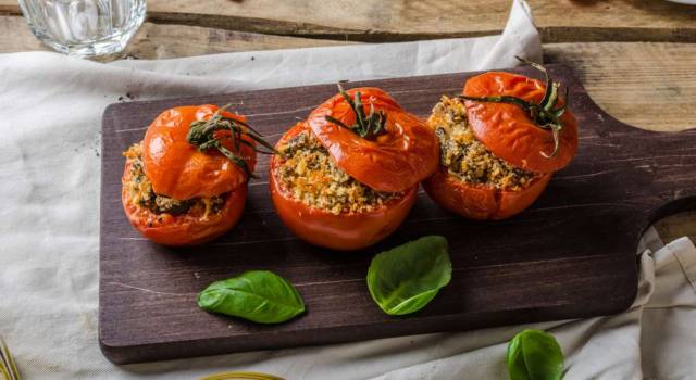 Golosi pomodori ripieni di quinoa e spinaci: una meraviglia
