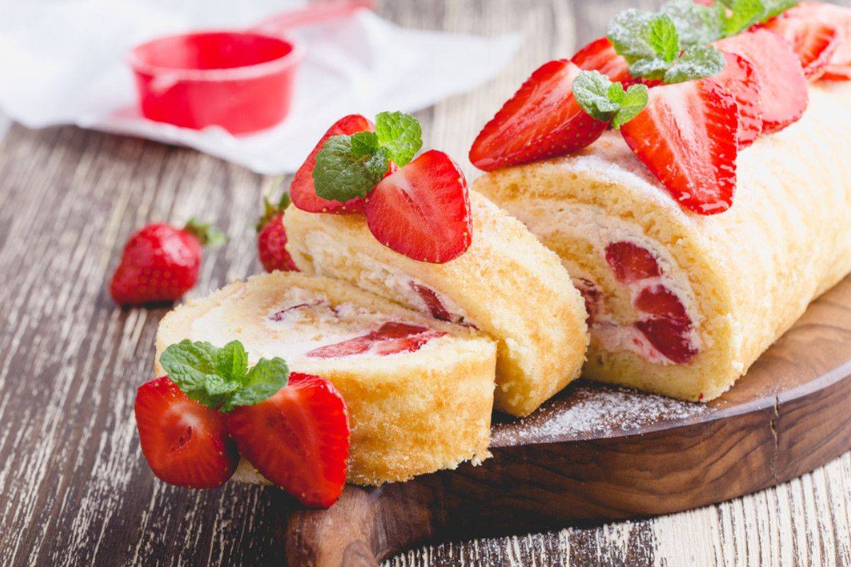 Strawberry roll