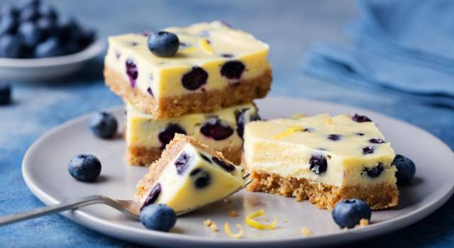 Impossibile resistere alla ricetta cheesecake cotta ai mirtilli: provatela!