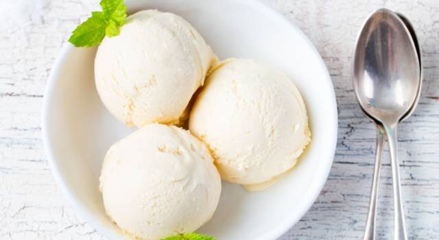 Siete a dieta? Provate il gelato di frutta senza panna!