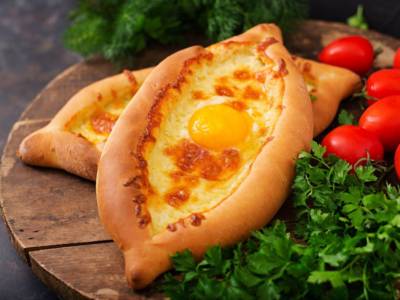 Prepariamo il khachapuri georgiano: una ricetta incredibile!