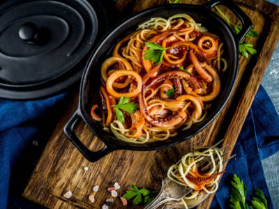 Particolari spaghetti di quinoa con sugo di calamari (gluten free)