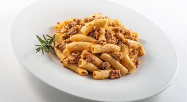 Pasta alla genovese: la ricetta originale con il ragù tipico napoletano