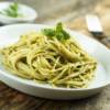 Pasta al pesto di zucchine e mandorle