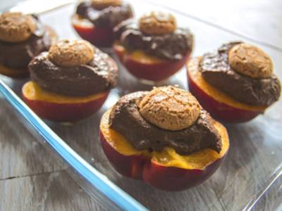 Pesche ripiene di cioccolato e amaretti: squisite!