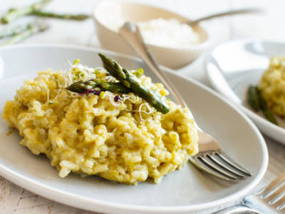 Risotto agli asparagi e curcuma: irresistibile!