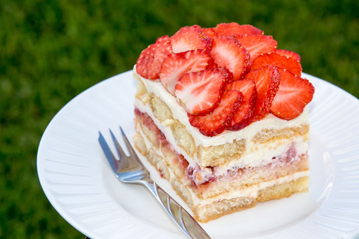 Strawberry tiramisu without eggs