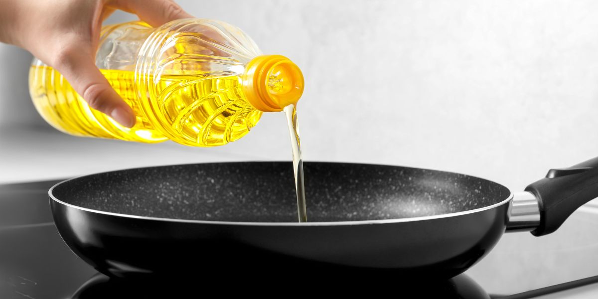 Scaldare olio in padella